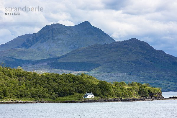 Binnenhafen hinter Europa Berg Großbritannien Einsamkeit Geräusch gekalkt Knoydart Hebriden Isle of Skye Schottland