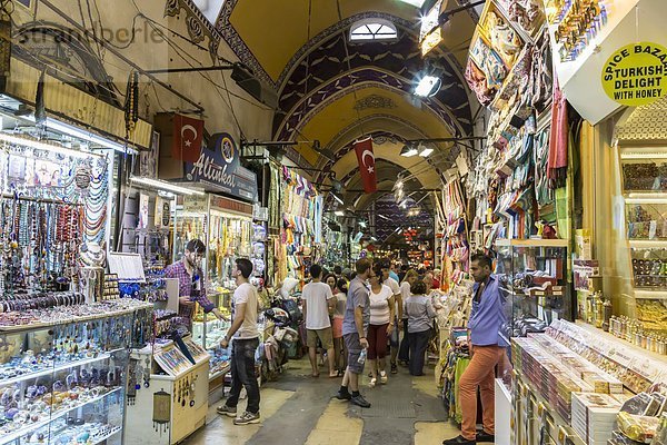 Europa Straße beschäftigt Kunde Verkäufer Größe Istanbul Türkei
