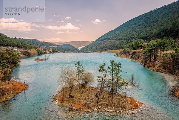 Wasser Baum klein weiß Fluss Insel China Asien Yunnan