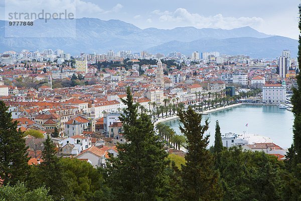 zeigen Hafen Europa Stadt Kathedrale Kirchturm Ansicht Trennung Kroatien Dalmatien