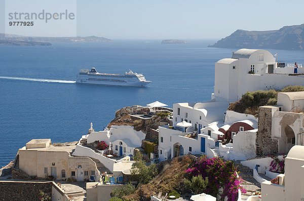 Europa Schiff Insel groß großes großer große großen Kreuzfahrtschiff Santorin Griechenland Griechische Inseln