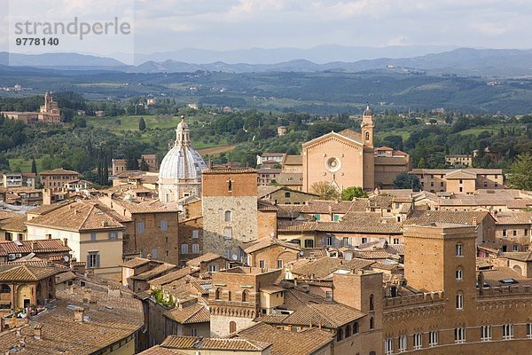 Dach rollen Europa über Hügel Großstadt Ansicht UNESCO-Welterbe Basilika Italien Siena Toskana