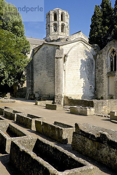 Frankreich Europa Kirche Kirchturm Laterne - Beleuchtungskörper Heiligtum Provence - Alpes-Cote d Azur Arles Jahrhundert