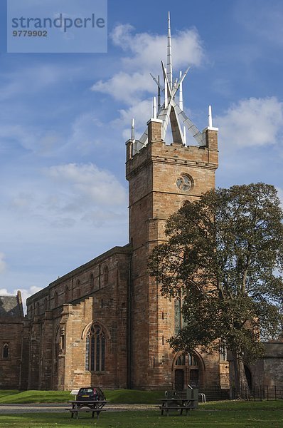 Europa Großbritannien Kirchturm Krone Schottland