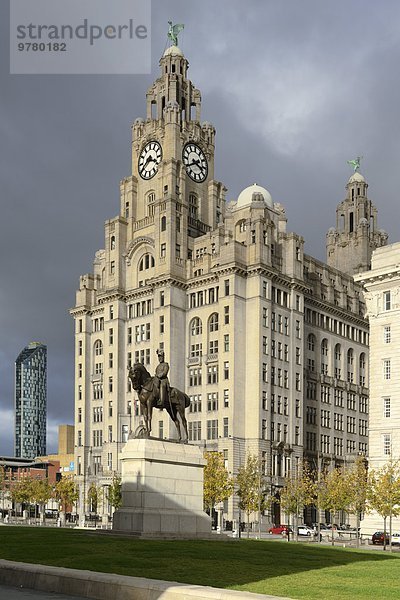 Europa Großbritannien Gebäude Ufer Monarchie Statue UNESCO-Welterbe England Liverpool Merseyside