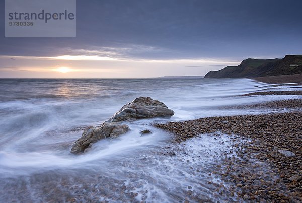 Europa Winter Strand Sonnenuntergang Großbritannien über Küste UNESCO-Welterbe Dorset England