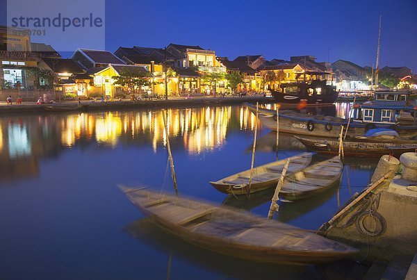 Boot Fluss Lagerfeuer Südostasien UNESCO-Welterbe Vietnam Asien Abenddämmerung Hoi An