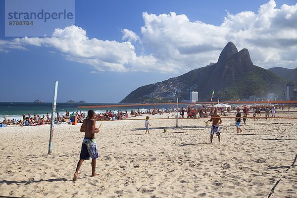 Mensch Menschen Strand Morgendämmerung Brasilien Ipanema spielen Rio de Janeiro Südamerika Tennis