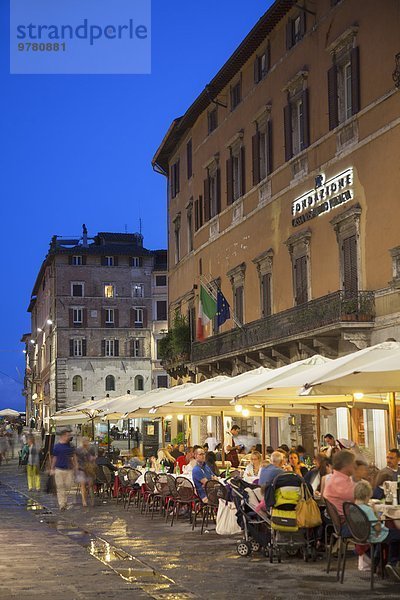 Europa Restaurant Außenaufnahme Abenddämmerung Italien Umbrien