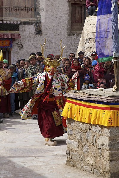 tanzen Religion Zeremonie zeigen fünfstöckig Buddhismus Asien Indien Ladakh Leh Mönch