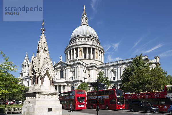 Europa Großbritannien London Hauptstadt St. Pauls Cathedral Omnibus rot England