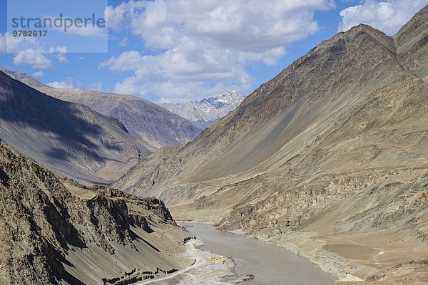 Landschaftlich schön landschaftlich reizvoll Berg Fluss Himalaya Asien Indien Ladakh