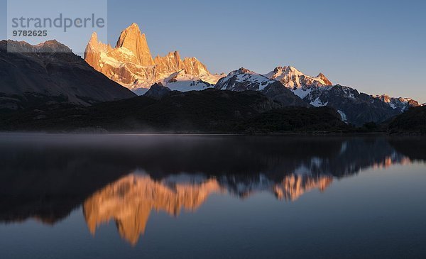 Berg über Sonnenaufgang UNESCO-Welterbe Argentinien Südamerika