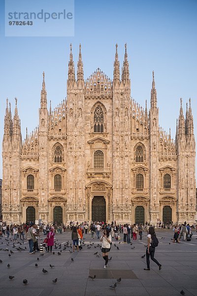 Außenansicht der Mailänder Dom  Piazza Duomo  Mailand  Lombardei  Italien  Europa