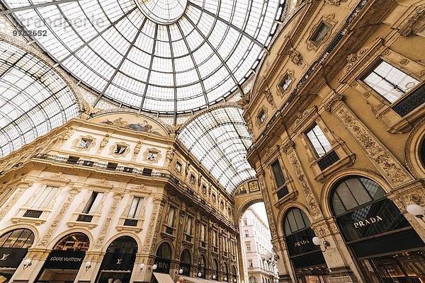 Innenraum von Galleria Vittorio Emanuele Einkaufszentrum  Mailand  Lombardei  Italien  Europa
