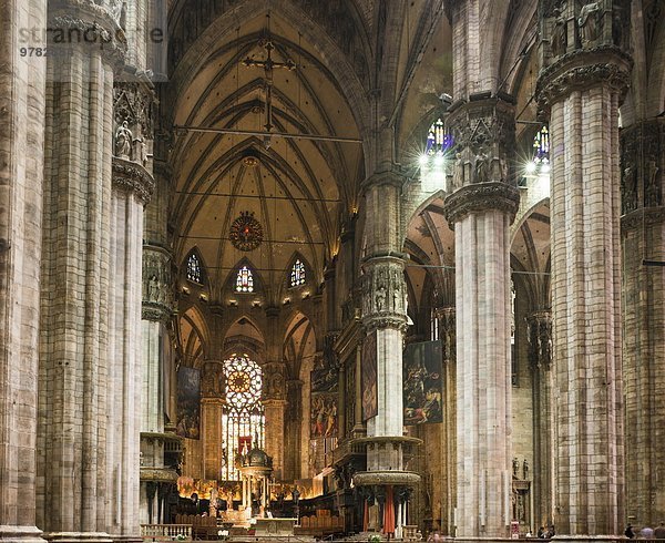 Innenraum der Mailänder Kathedrale  Piazza Duomo  Mailand  Lombardei  Italien  Europa