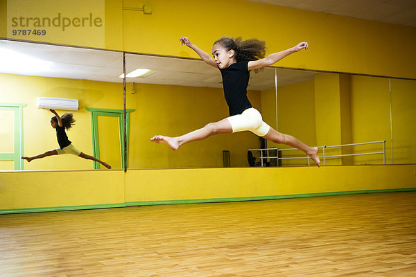 springen mischen Studioaufnahme Mädchen Ballett Mixed