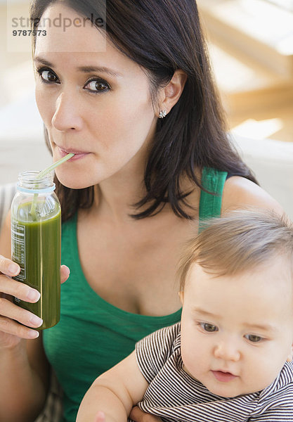 grün halten Close-up mischen trinken Saft Mutter - Mensch Baby Mixed