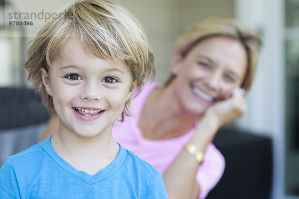 Europäer lächeln Junge - Person Mutter - Mensch