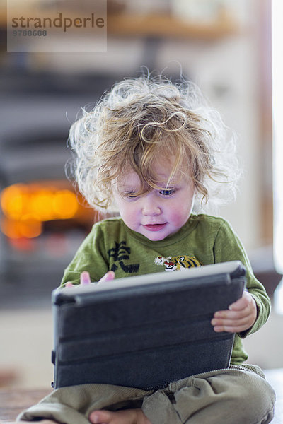 benutzen Europäer Junge - Person Tablet PC Baby