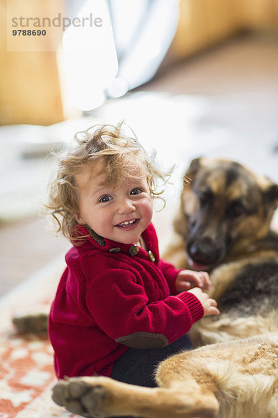 Europäer Boden Fußboden Fußböden Junge - Person Hund Baby spielen