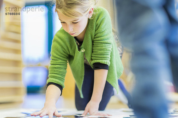 Europäer arbeiten Klassenzimmer Mädchen