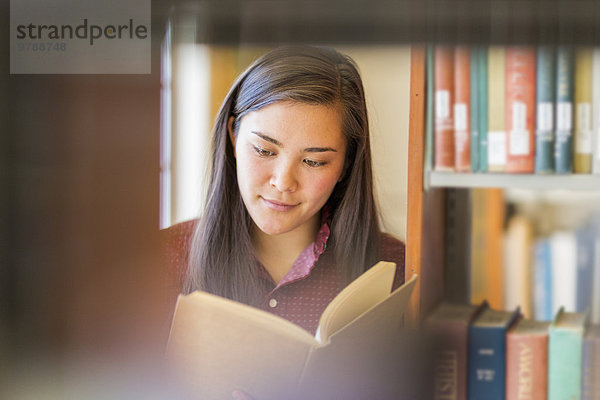 mischen Bibliotheksgebäude Student Mixed vorlesen