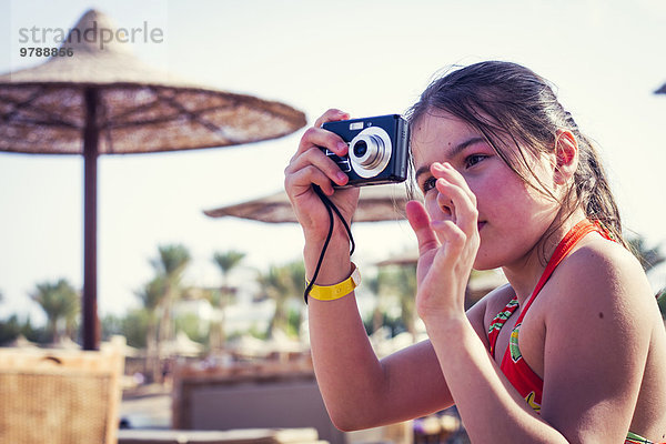 Außenaufnahme Europäer fotografieren Mädchen freie Natur