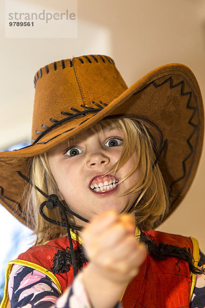 Blondes Mädchen als Cowgirl  Kiel  Schleswig-Holstein  Deutschland  Europa