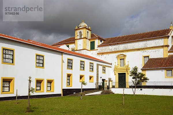 Kloster und Kirche  Angra do Heroismo  Terceira  Azoren  Portugal  Europa