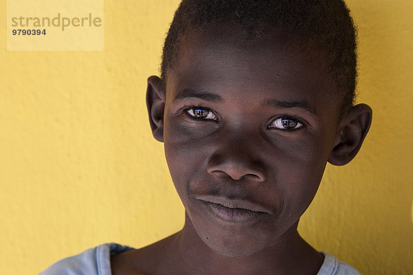 Einheimischer Junge  Portrait  Uis  Namibia  Afrika