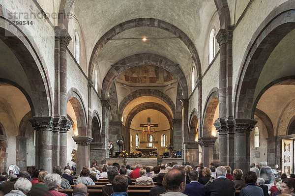 Stiftskirche  Innenaufnahme  romanische Basilika  12. Jh.  Innichen  Südtirol  Italien  Europa