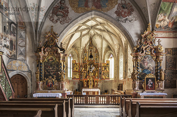Spitalkirche zur Heiligen Dreifaltigkeit  Innenaufnahme  berühmter Flügelaltar von Jörg Lederer  spätgotisch  1520  Latsch  Vinschgau  Südtirol  Italien  Europa