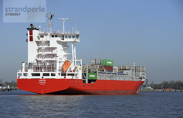 Containerschiff  Frachter  Nord-Ostsee-Kanal  Brunsbüttel  Schleswig-Holstein  Deutschland  Europa