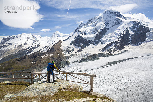 Ausblickterrasse an der Gandegghütte  Monte Rosa Gruppe  Zermatt  Wallis  Schweiz  Europa