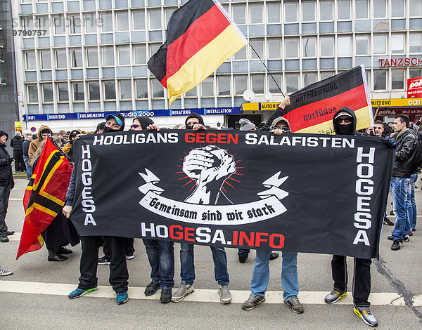 Demo  PEGIDA  Hogesa  Hooligans  Antifa  Bürgerinitiativen  Salafisten  Wuppertal  Nordrhein-Westfalen  Deutschland  Europa