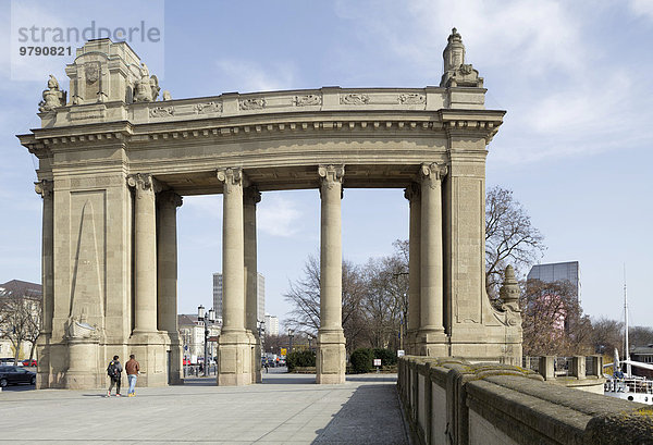 Charlottenburger Tor  1907 als Eingang zur damaligen freien Stadt Charlottenburg erbaut  Berlin  Deutschland  Europa