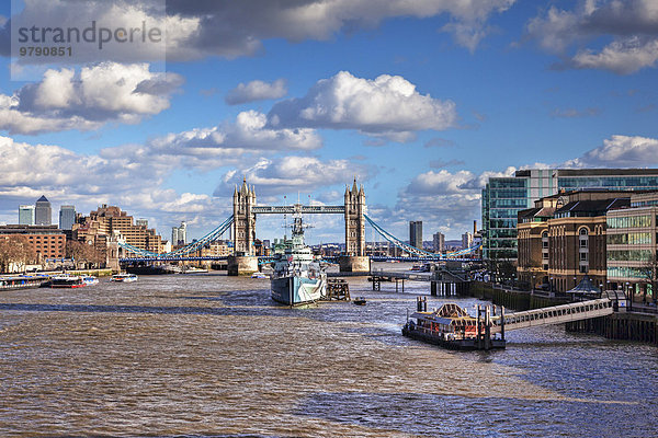 Fluss Themse mit HMS Belfast und Tower Bridge  London  England  Großbritannien  Europa
