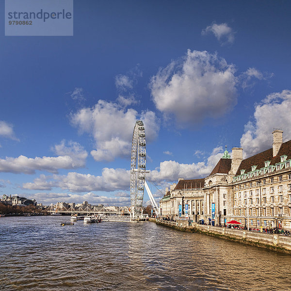 Das London Eye  County Hall und Themse  London  England  Großbritannien  Europa