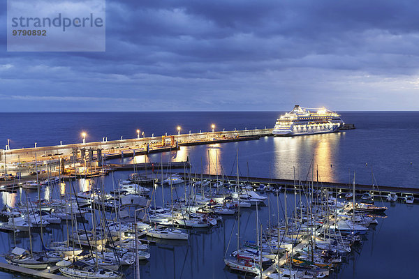 Hafen mit Kreuzfahrtschiff Aida  San Sebastian  La Gomera  Kanarische Inseln  Spanien  Europa