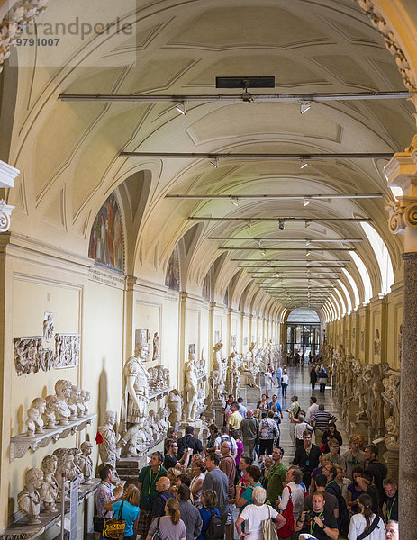 Vatikanisches Museum voller Besucher  Vatikan  Rom  Latium  Italien  Europa