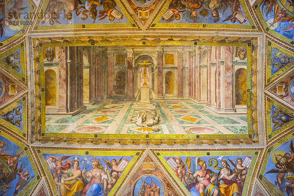 Der Triumph des Christentums über das Heidentum von Tommaso Laureti  Deckenfresko  Sala di Costantino  Vatikanische Museen  Vatikanstadt  Italien  Europa