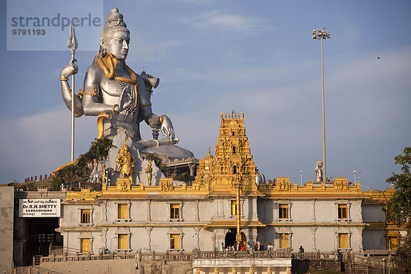 Riesige Statue von Lord Shiva des Murudeshwar Tempel  Murudeshwar  Karnataka  Indien  Asien