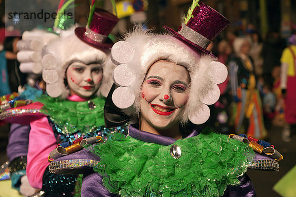 Kinder in fantasievollen Kostümen beim Karneval  Santa Cruz de Tenerife  Teneriffa  Kanarische Inseln  Spanien  Europa