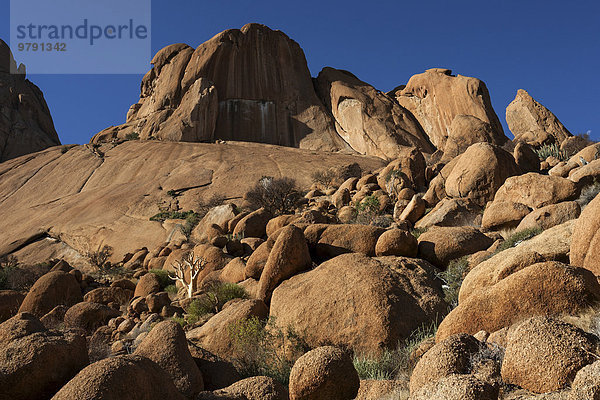 Felsen und Felskugeln  Spitzkoppe  Damaraland  Namibia  Afrika