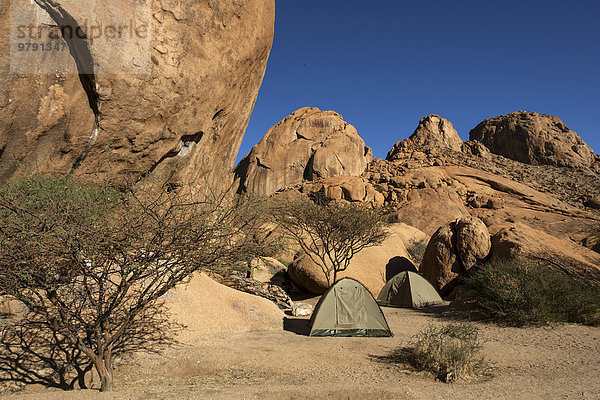 Zelte im Spitzkoppe-Camp  Spitzkoppe  Damaraland  Namibia  Afrika
