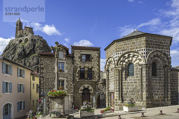 Chapelle St. Clair und Kirche Saint-Michel d?Aiguilhe  Le Puy-en-Velay  Auvergne  Frankreich  Europa