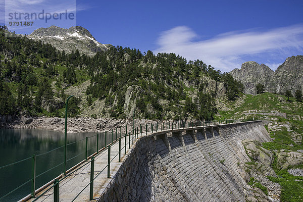 Mauer des Stausees beim Refugi dera Restanca  La Val d'Aran  Katalonien  Spanien  Europa