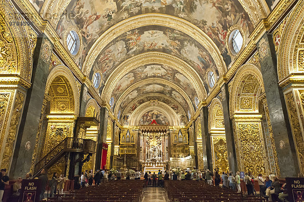 Barock  üppig dekorierter Innenraum  Gold und Deckengemälde  Hauptschiff  St. John?s Co-Cathedral  St. Johannes Ko-Kathedrale  Malteserorden  La Valletta  Malta  Europa