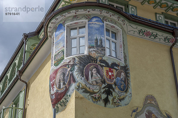 Hotel Dolomiti  Erker mit Wandmalerei  Motive der österreichischen Kaiserzeit  Canazei  Trentino-Alto Adige  Italien  Europa